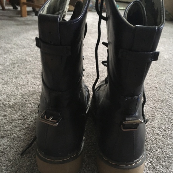 never-worn navy combat boots - size 9 - Picture 2 of 5